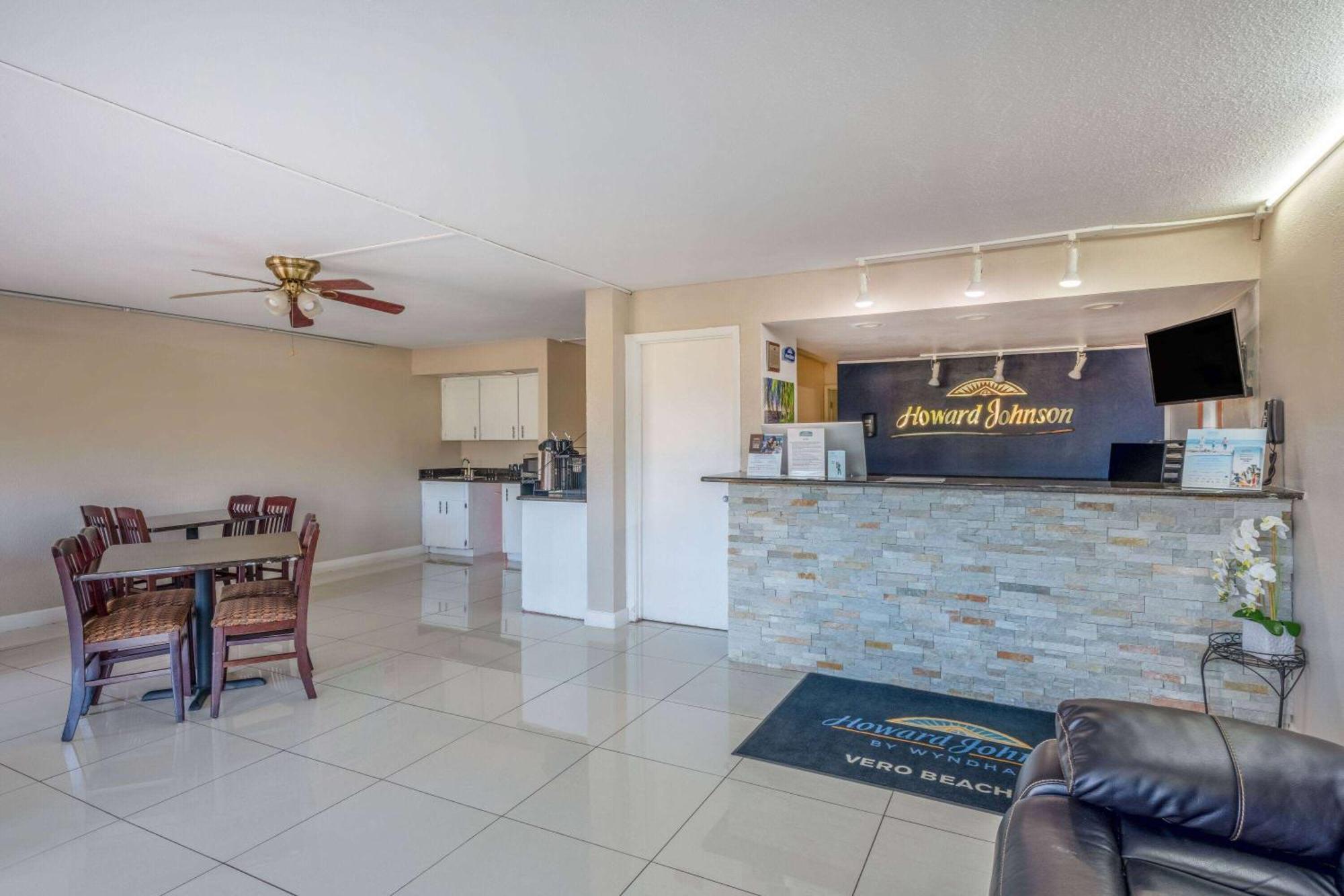 Howard Johnson by Wyndham Vero Beach/I-95 Exterior foto