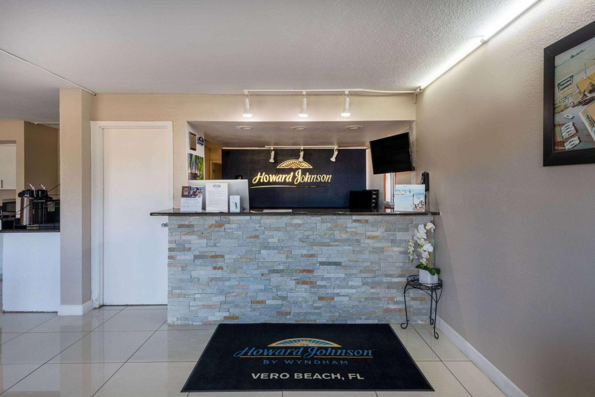 Howard Johnson by Wyndham Vero Beach/I-95 Exterior foto